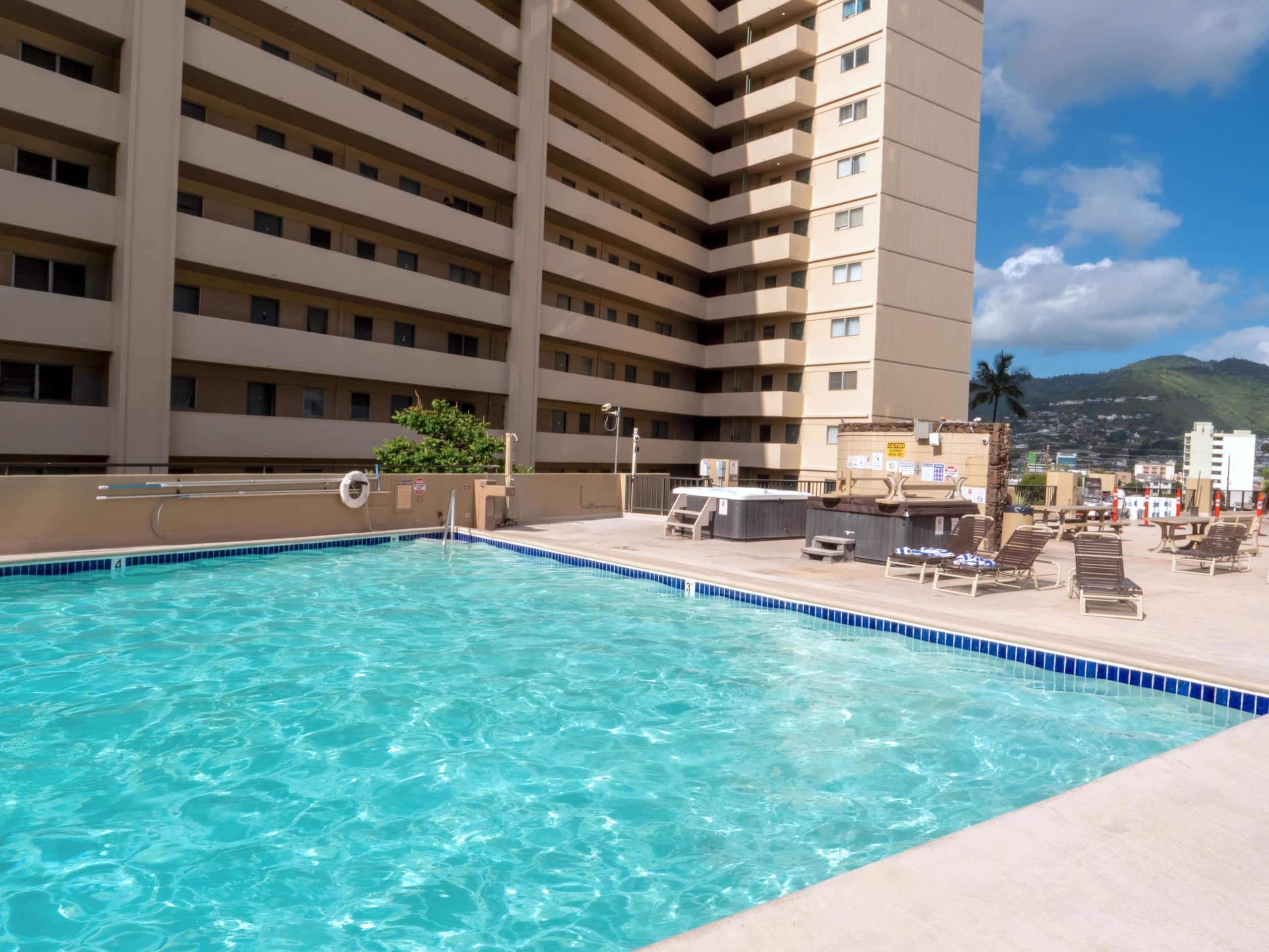 Condo in Honolulu · ★4.83 · Studio · 1 bed · 1 bath - Image 7