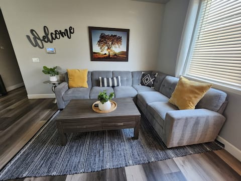 Old Town Hideaway, 2 Blocks to Old Town Clovis.