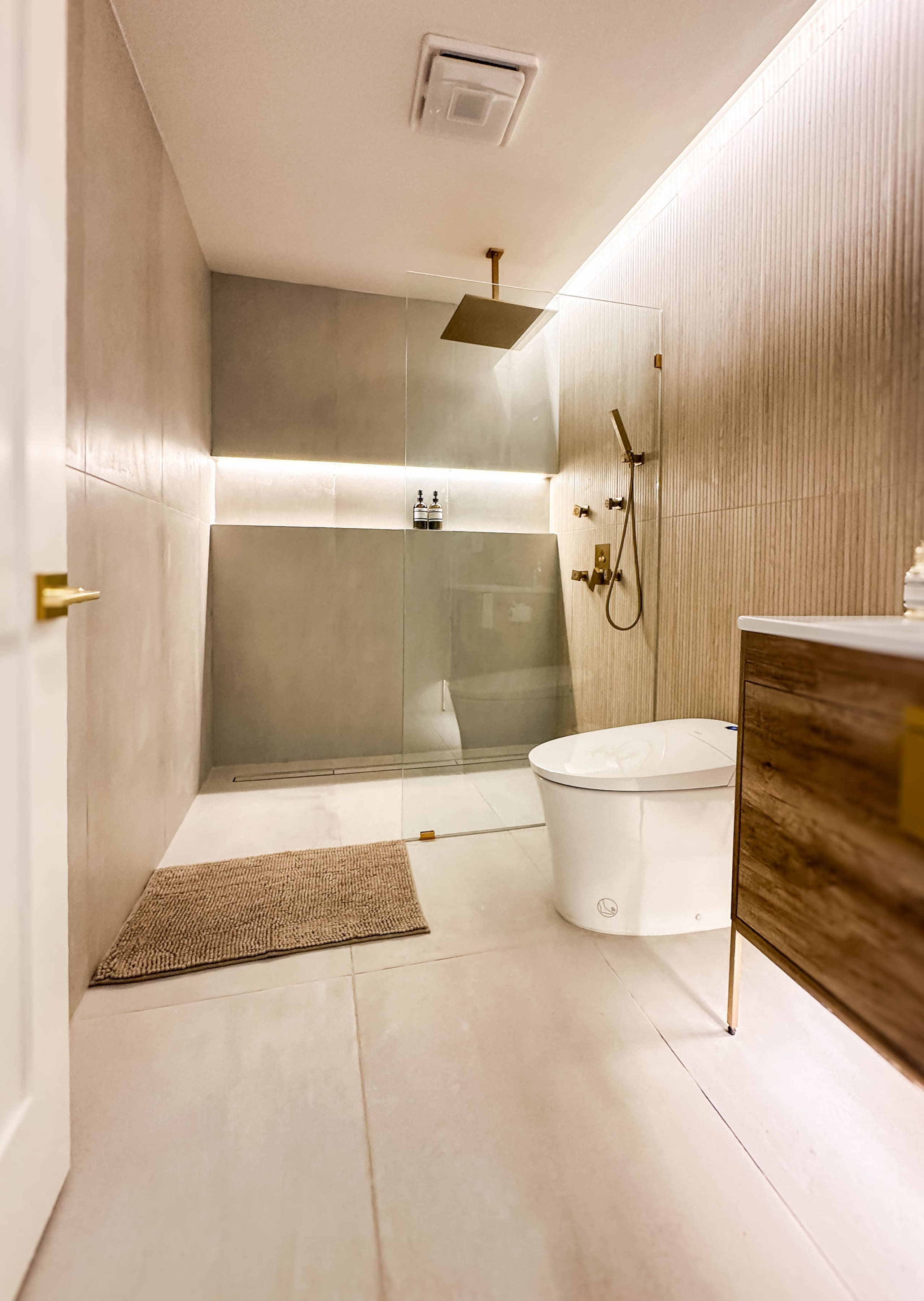 Home in San Francisco · ★4.95 · 4 bedrooms · 6 beds · 2 baths - Image 43