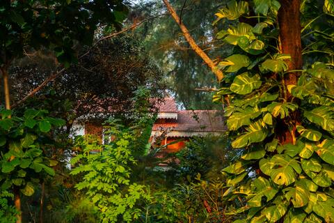 Villa Casuarina 2 (entire villa) A/C, near beach