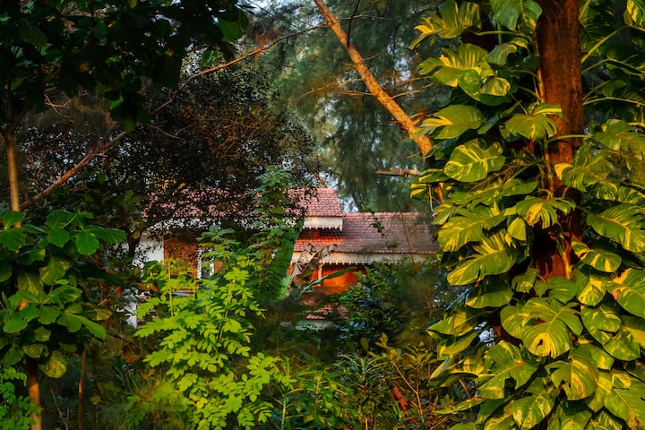 Villa Casuarina 2 (entire villa) A/C, near beach