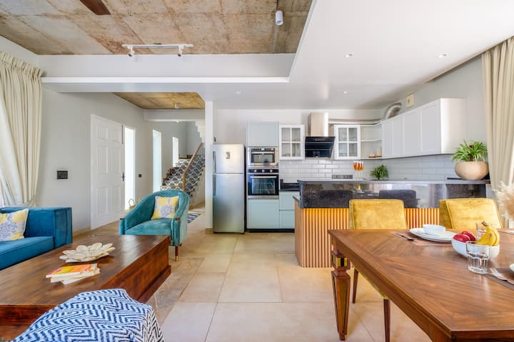 Dining area image 2