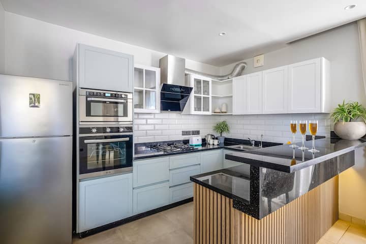 Full kitchen image 2