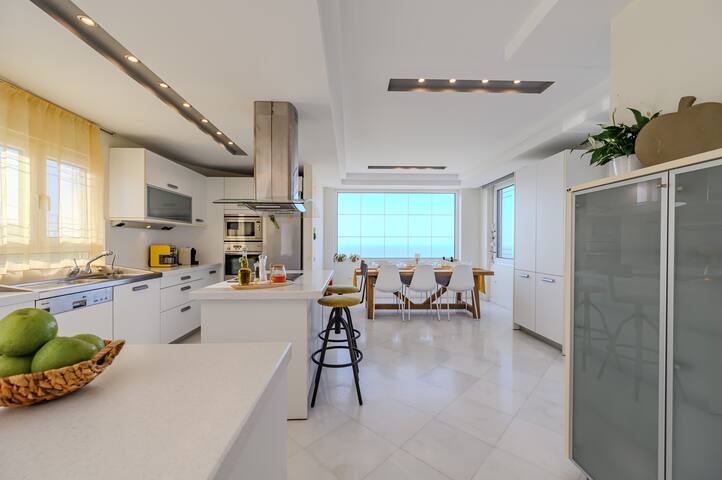 Villa w/Private Infinity Pool & BBQ, 2 km to beach gallery image 5