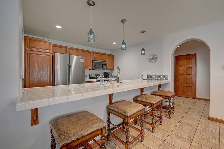 Hamilton Cove “Island Oasis + AC” gallery image 4