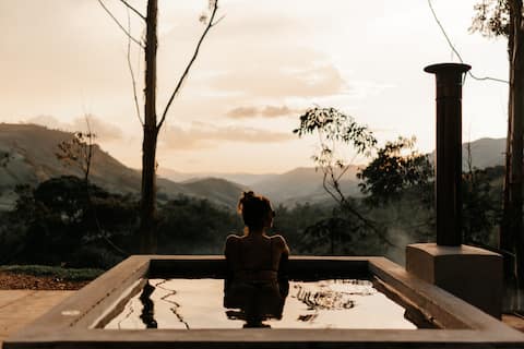 Áisó. House in the Waterfall