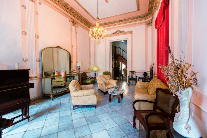 Entire Casa Pradocolonial Wifi - La Habana