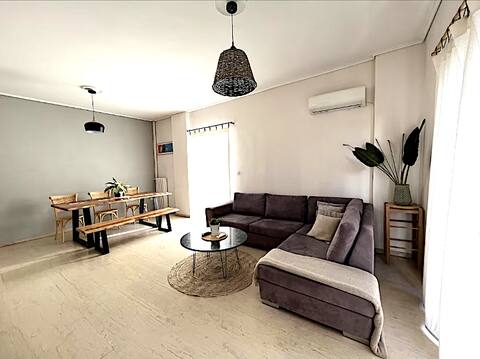 Top performing Airbnb: Spacious home on the Good Road in ΛΟΦΟΣ ΣΤΡΕΦΗ