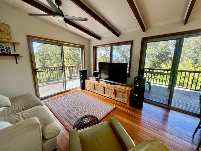 Home Atop The Mountain – 11 acres, Ocean+Lake View gallery image 2