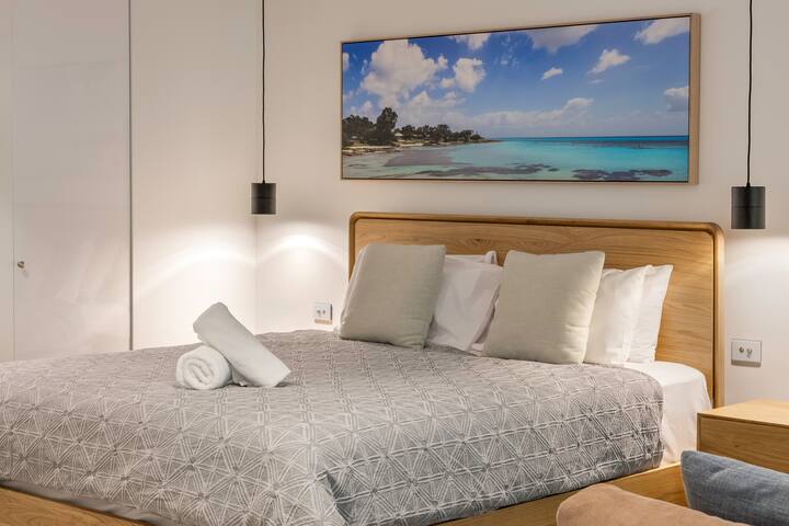 Seascape Luxury Studio Apartment – Luxe Homestays gallery image 3
