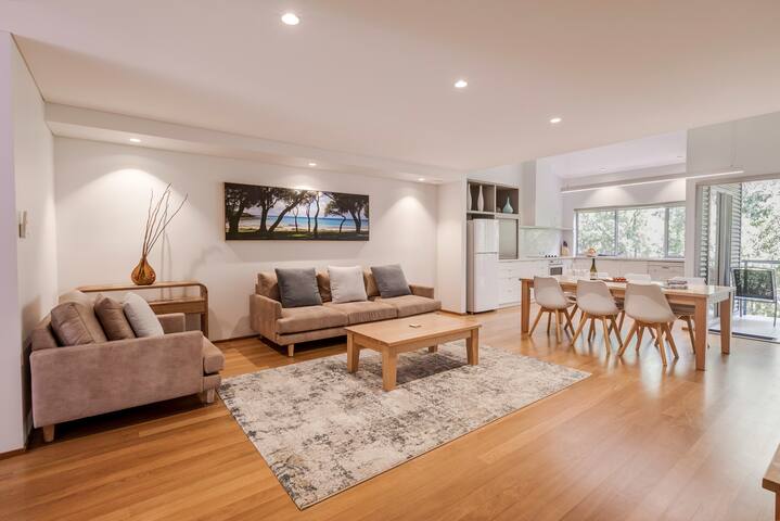 Seascape Luxury Studio Apartment – Luxe Homestays gallery image 4