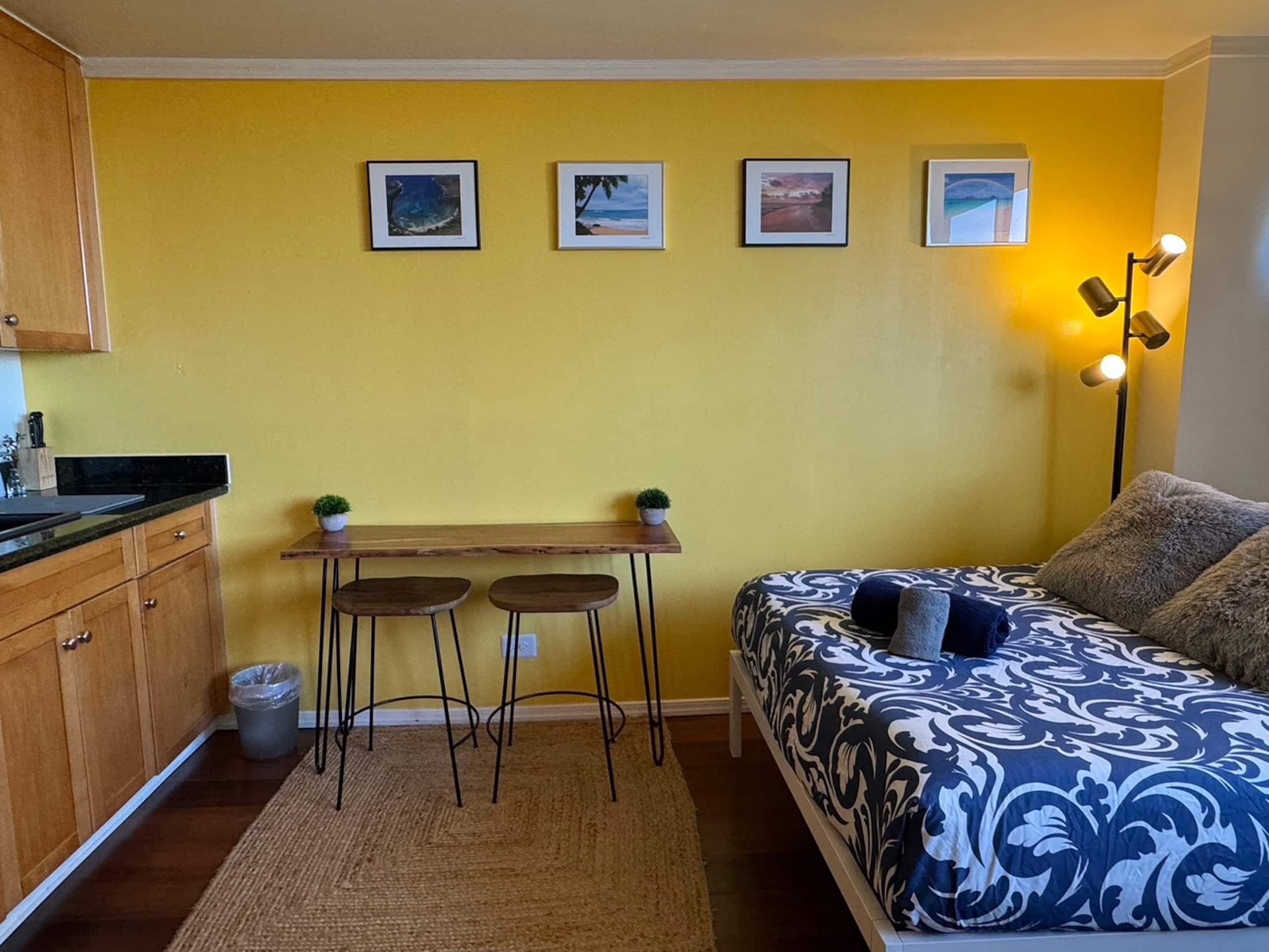 Condo in Honolulu · ★4.89 · 1 bedroom · 2 beds · 1 private bath - Image 19