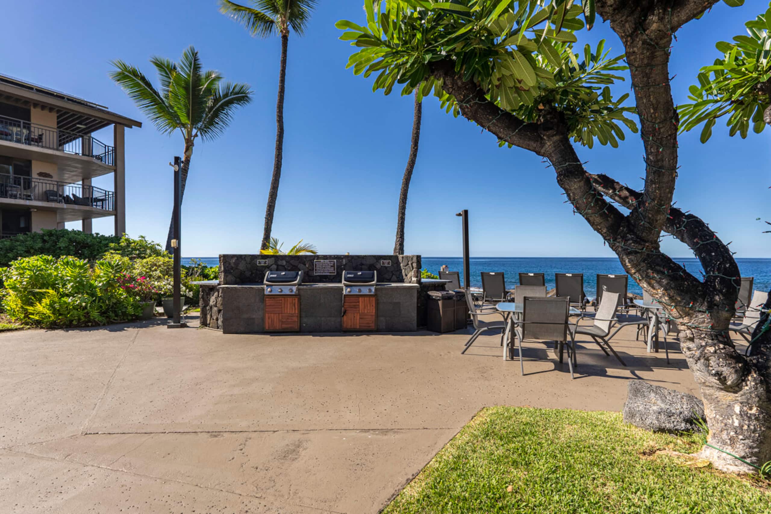 Luxury Oceanside Escape - Photo 16