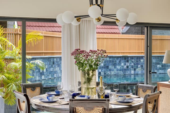 Dining area image 2