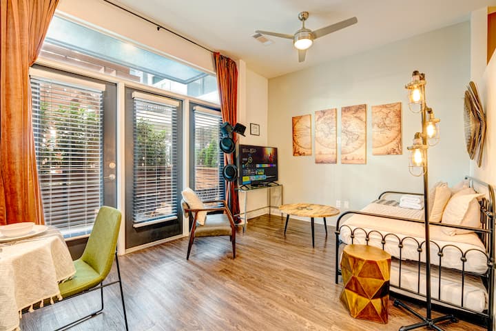 Direct Access 2 Courtyard And Pool - Nashville, TN