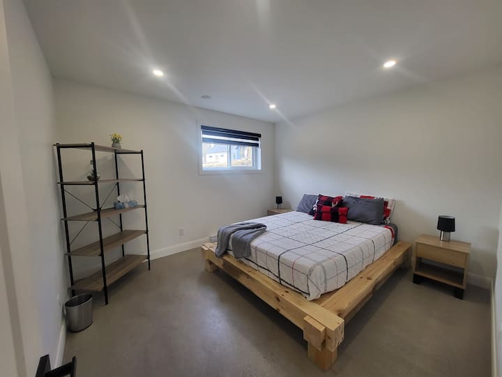 2号卧室配有1张标准双人床