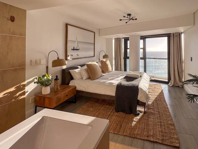 3 Bed Beachfront Paradise! gallery image 3