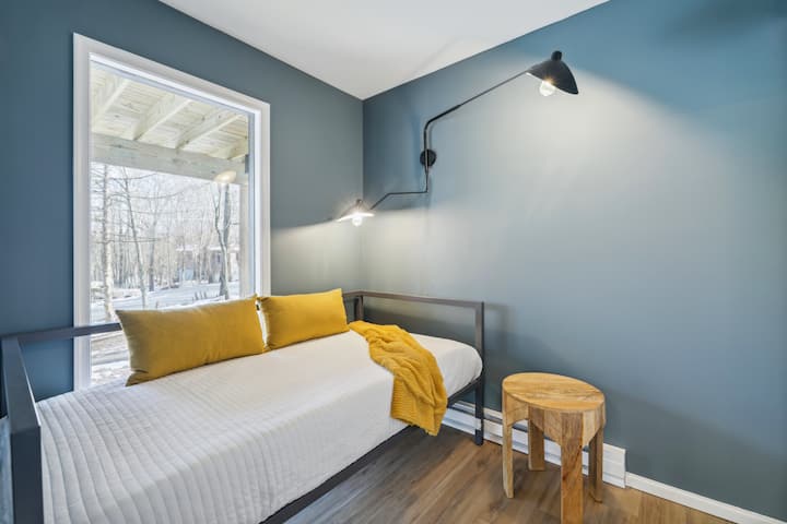 Don't want to share a bunk bed?  Or need a little cozy place to escape?  There is a sleeping nook with a day bed off the lounge area on the lower level.