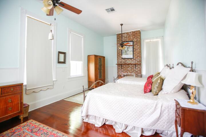 Historic home near FQ/outdoor oasis gallery image 4