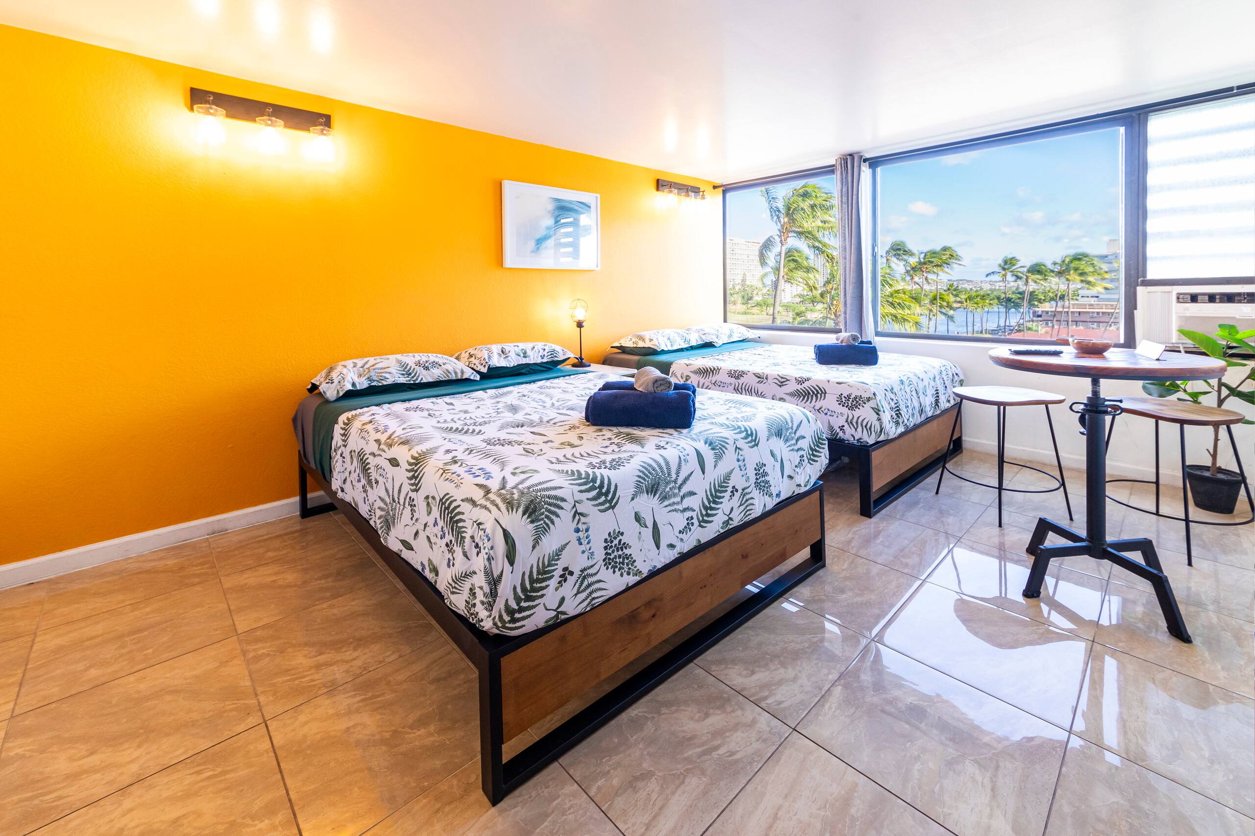 Condo in Honolulu · ★4.38 · Studio · 2 beds · 1 private bath - Image 25