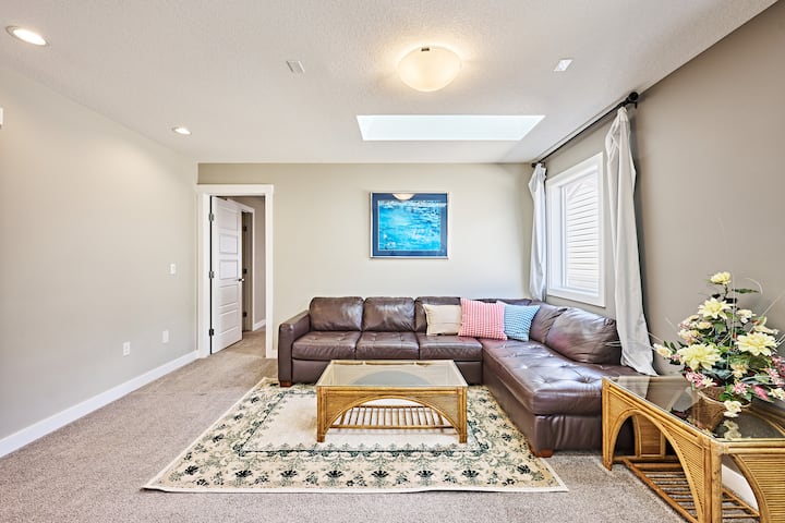 Spacious Home 7br|5ba|2kit – Near Airport & Banff - Canada