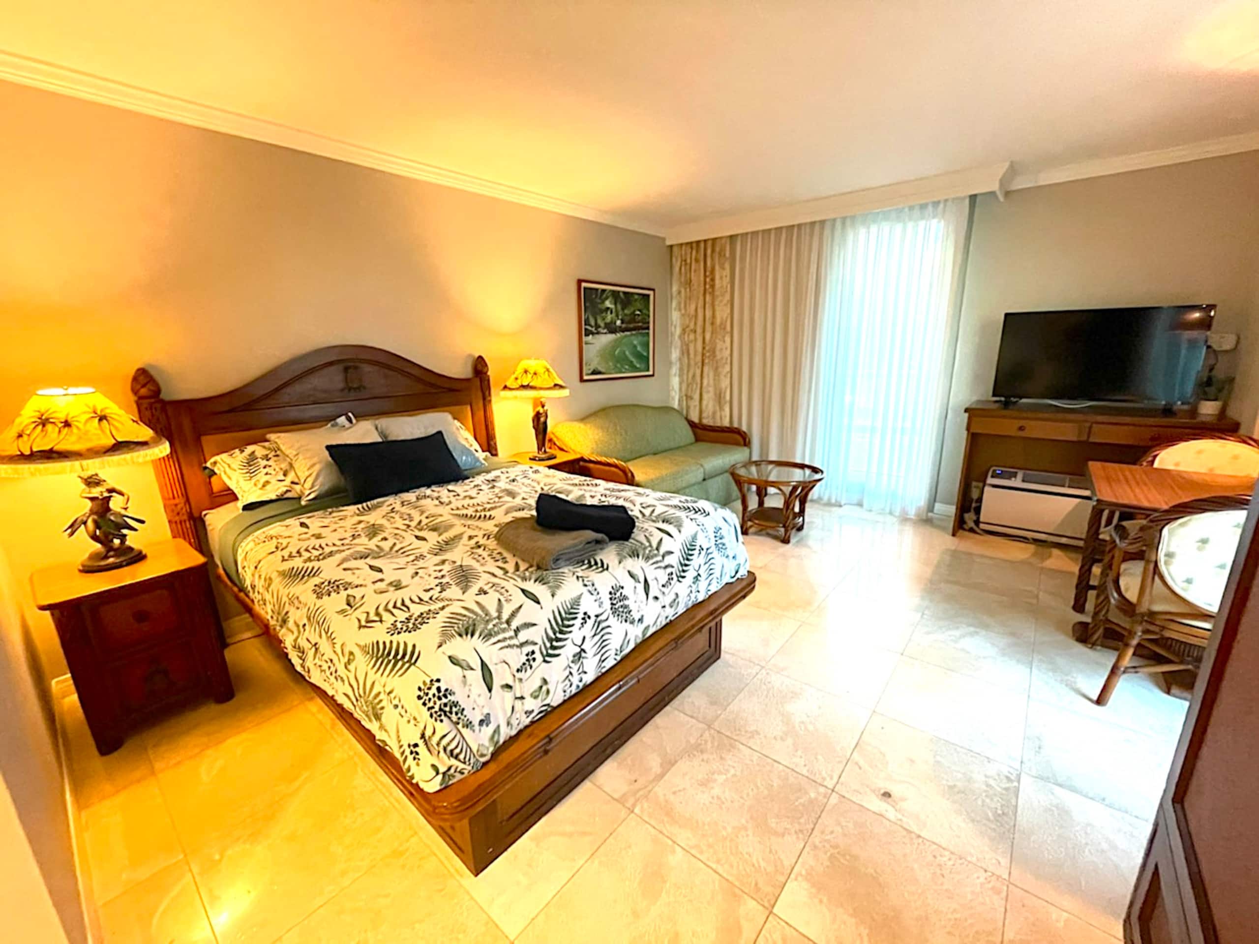 Condo in Honolulu · ★4.67 · Studio · 2 beds · 1 bath - Image 10