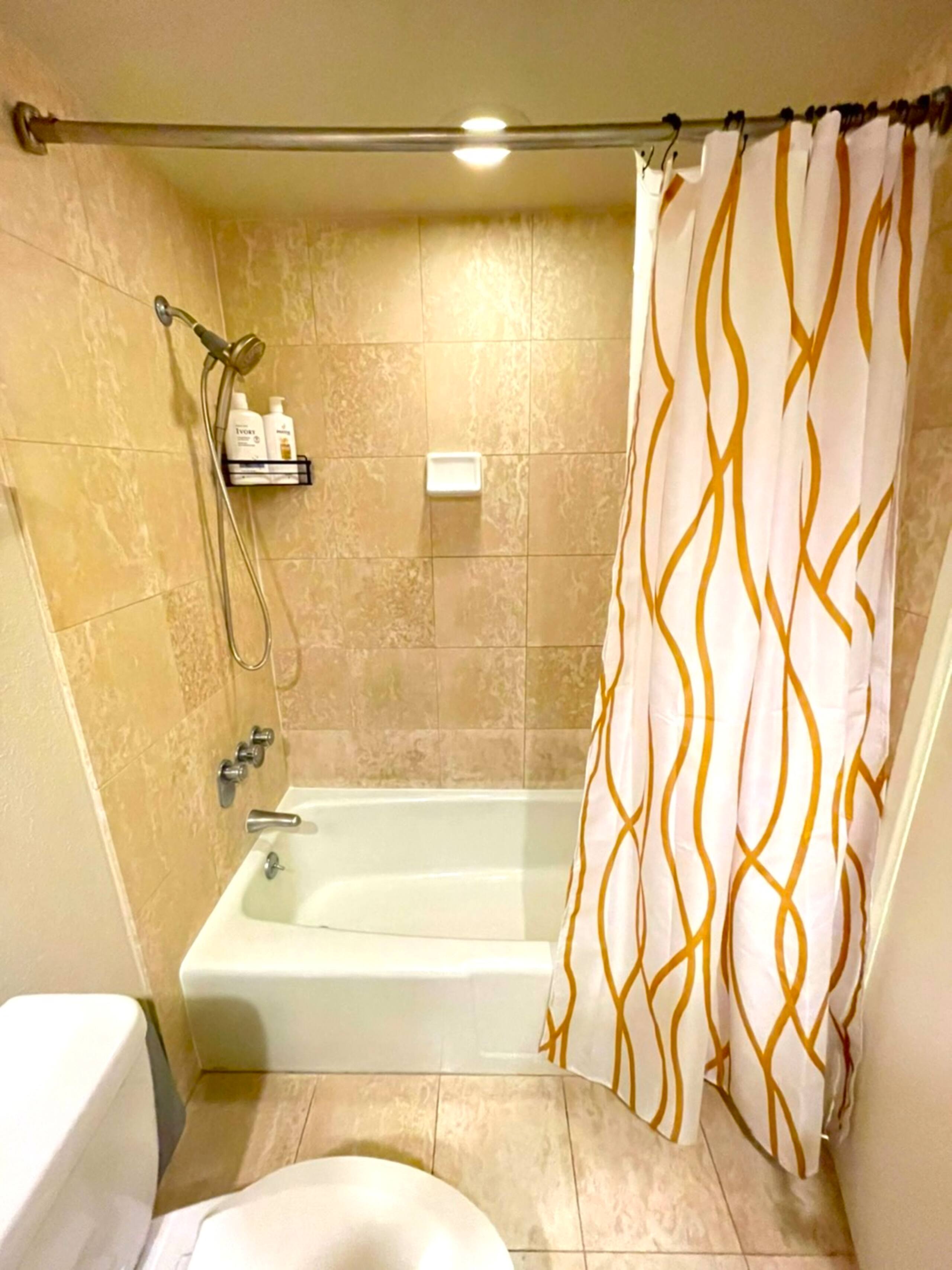 Condo in Honolulu · ★4.67 · Studio · 2 beds · 1 bath - Image 15