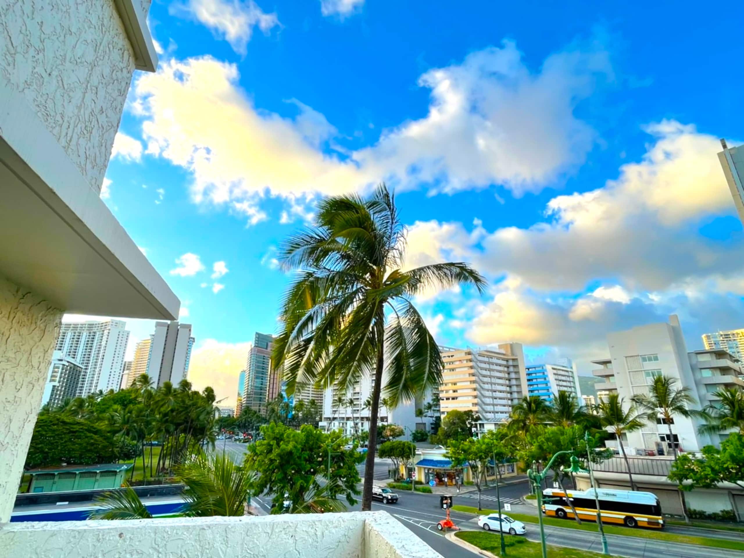 Condo in Honolulu · ★4.67 · Studio · 2 beds · 1 bath - Image 19