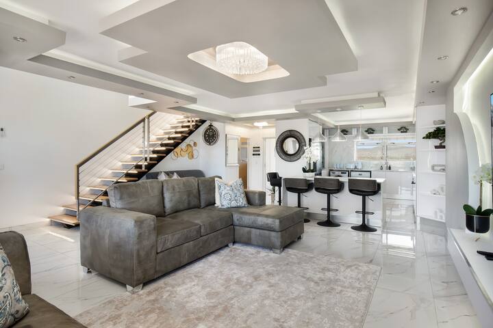 Luxury Knightsbridge Penthouse | Inverter & View gallery image 5