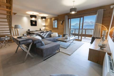 Popular Airbnb listing: 5-star getaway: Luxurious duplex, pool, sauna in Villard Sur Doron