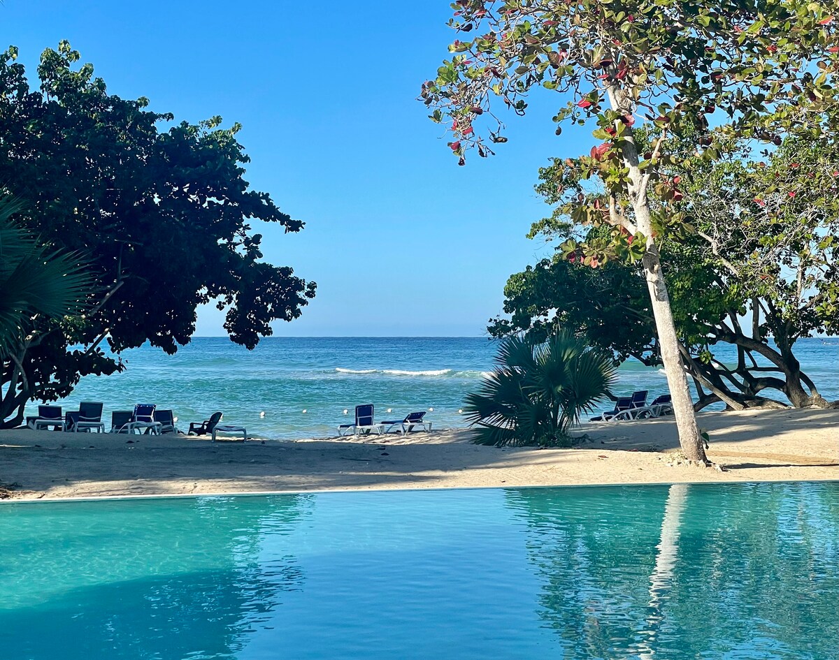 Negril Island Time Paradise Pvt BeachKing Apt Apartments for Rent