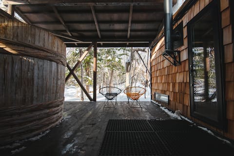 [In a quiet lakeside forest] A villa with a hot spring sauna, limited to one group per day, a villa 