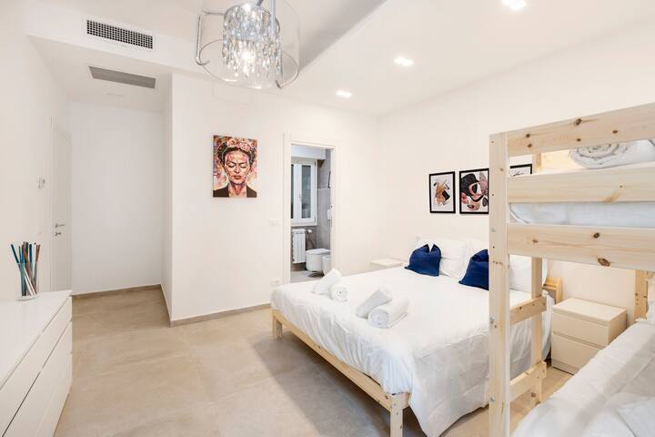 EasyStayRome | 10 Pax | 3 Baths | 1 Min from Metro gallery image 2