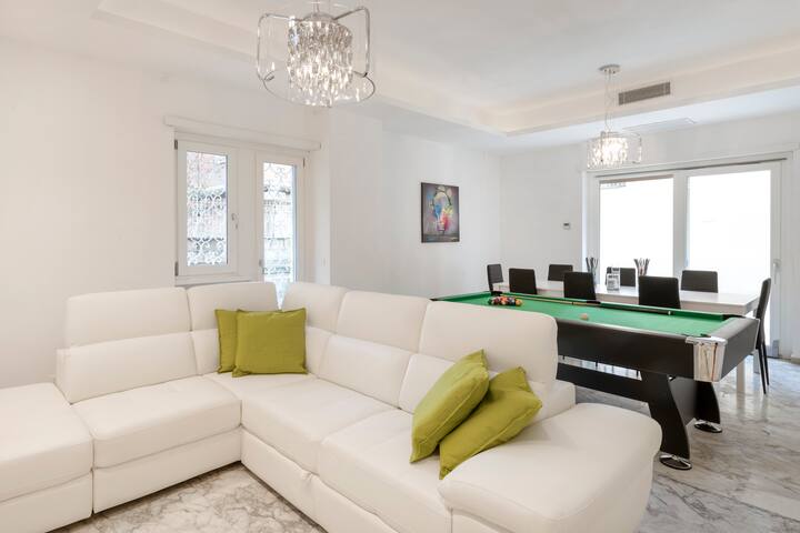 EasyStayRome | 10 Pax | 3 Baths | 1 Min from Metro gallery image 5