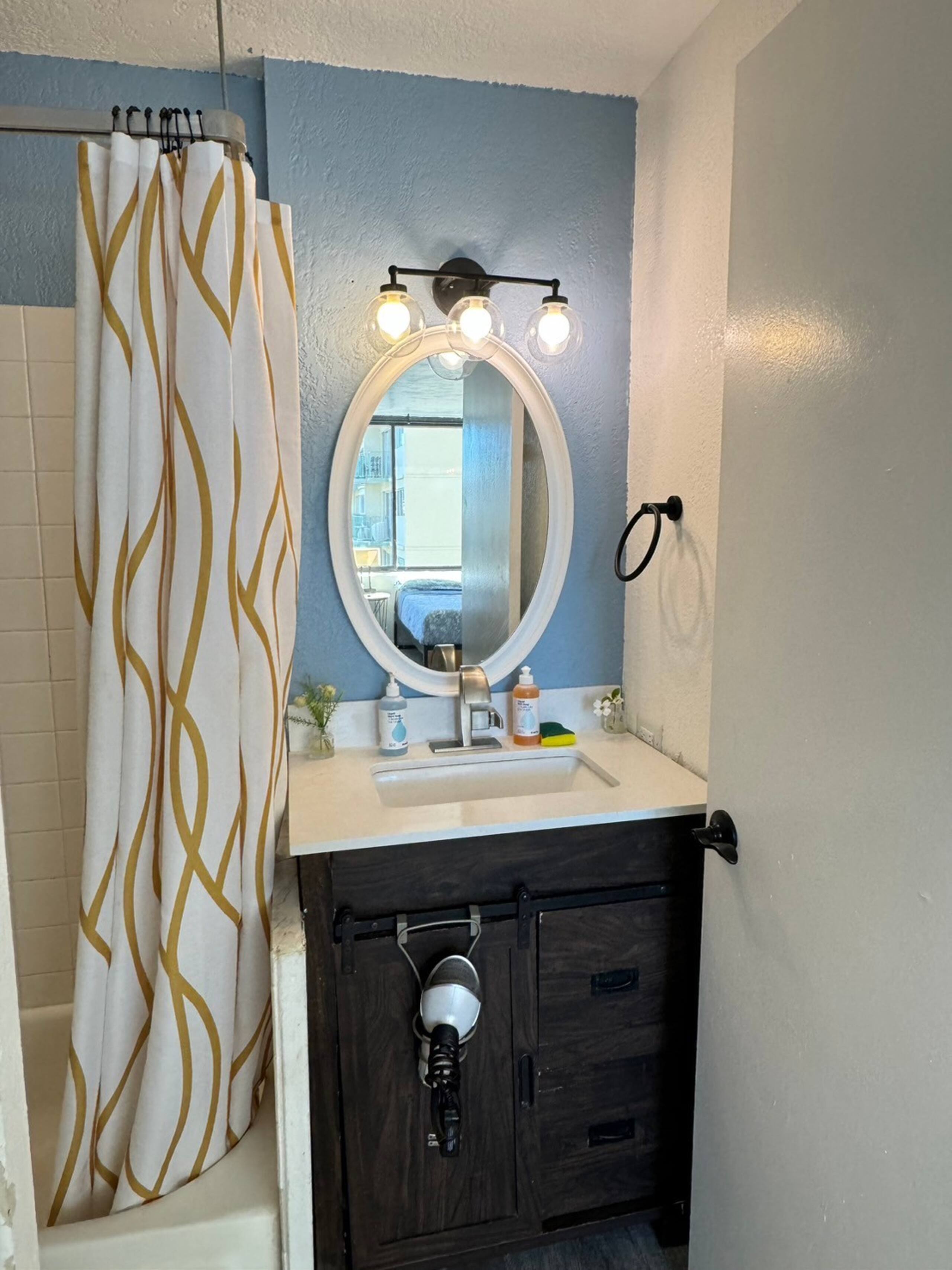 Condo in Honolulu · ★4.65 · Studio · 2 beds · 1 shared bath - Image 34