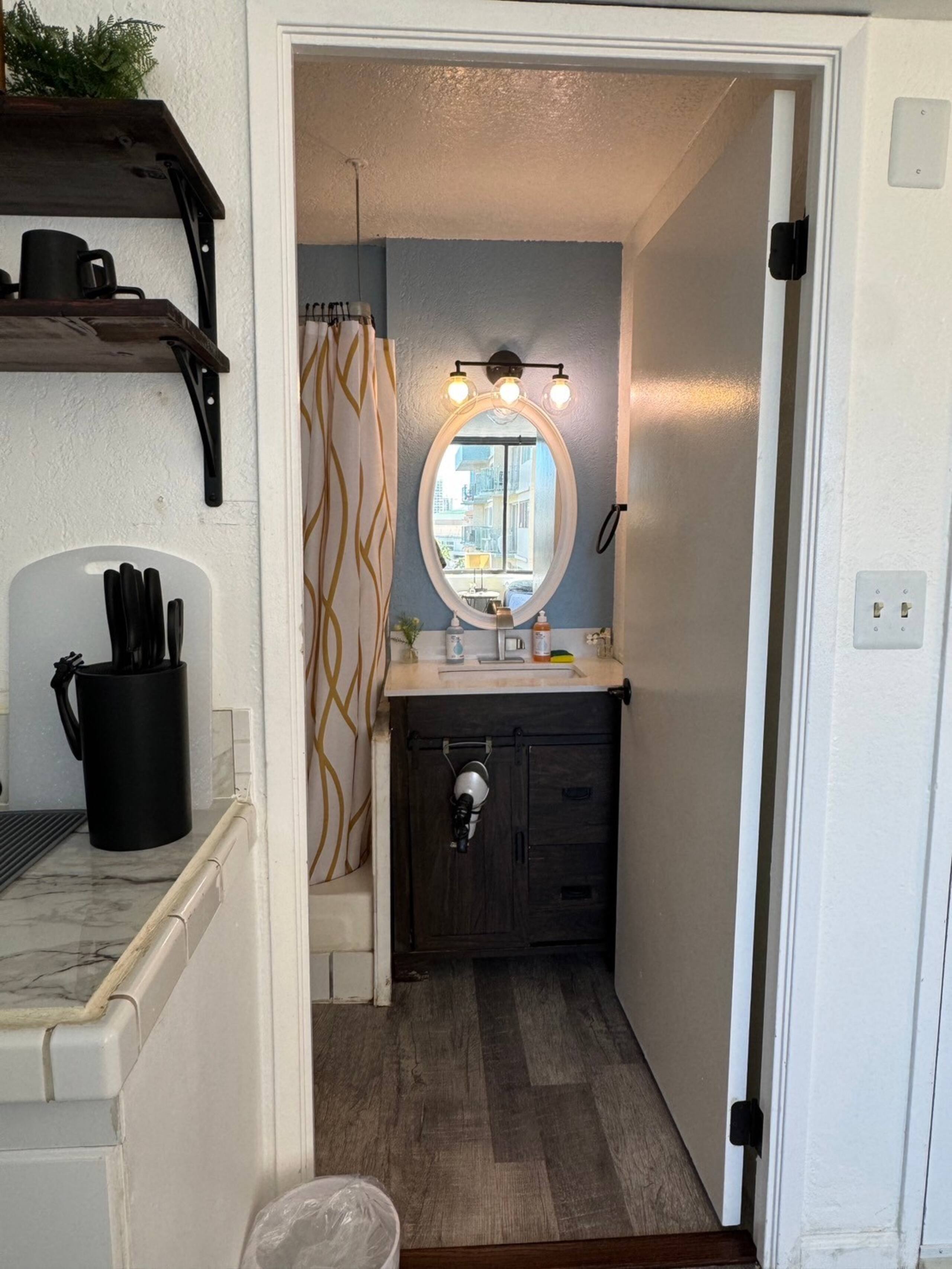 Condo in Honolulu · ★4.65 · Studio · 2 beds · 1 shared bath - Image 31