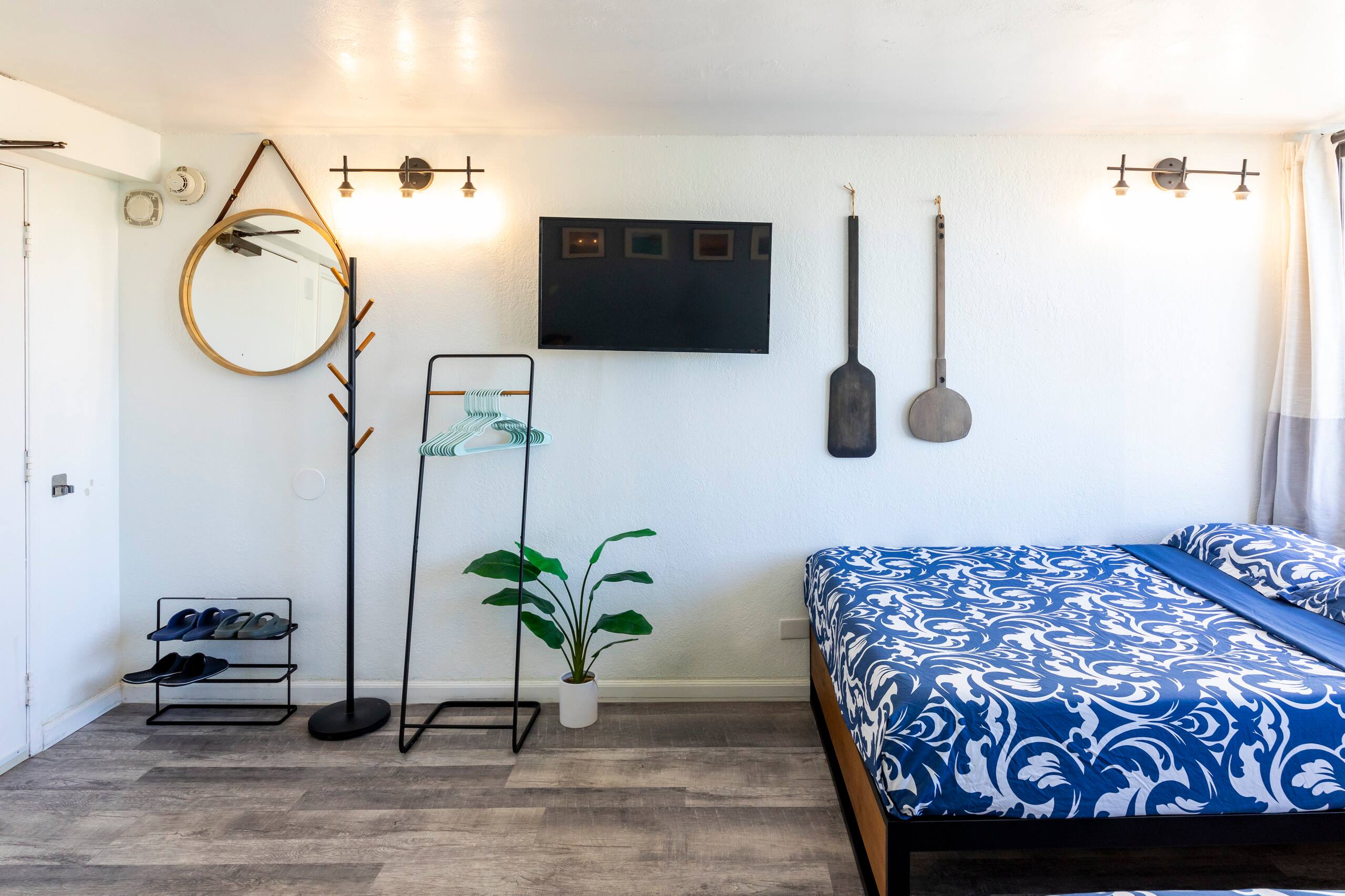 Condo in Honolulu · ★4.65 · Studio · 2 beds · 1 shared bath - Image 7