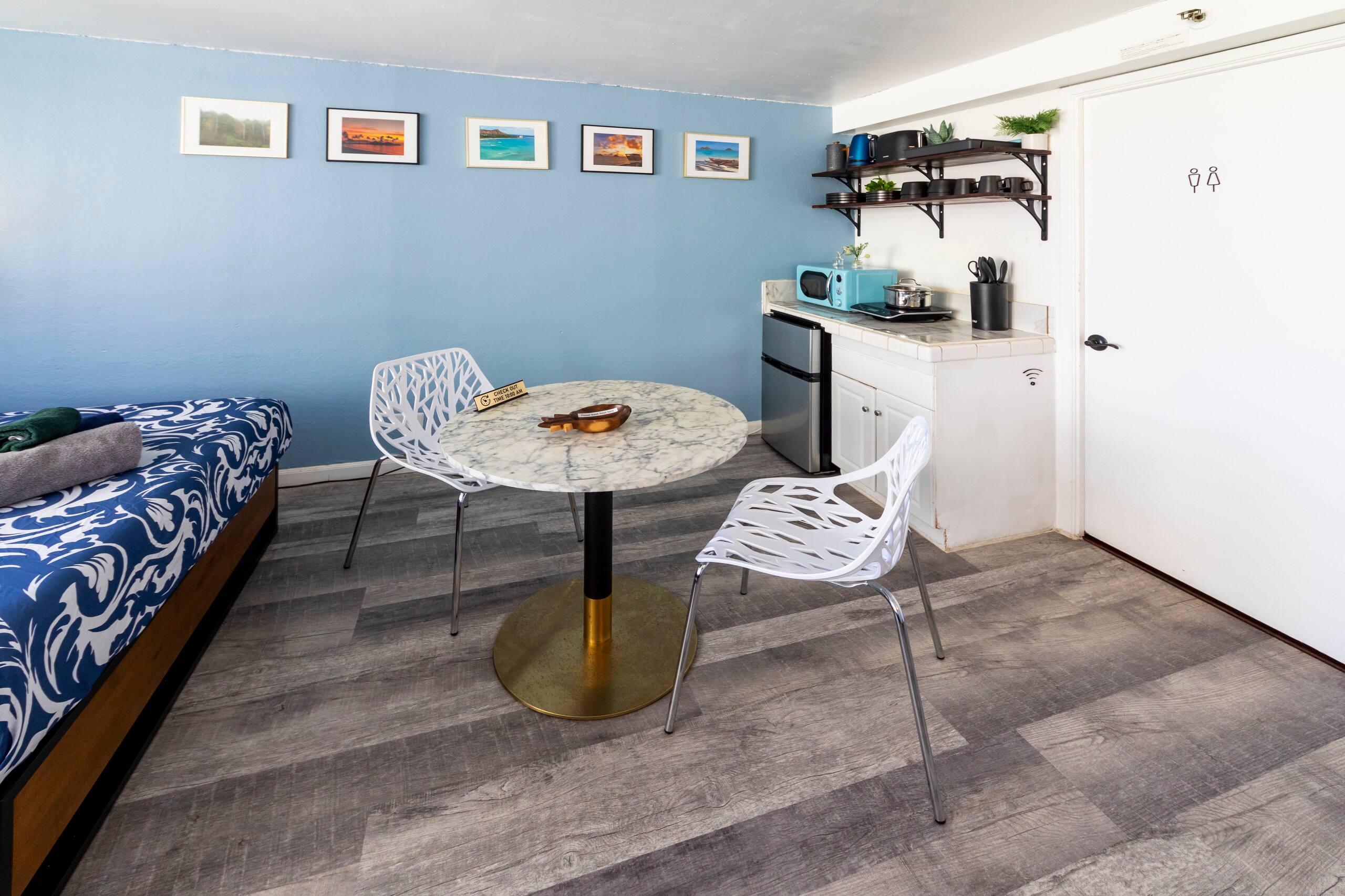 Condo in Honolulu · ★4.65 · Studio · 2 beds · 1 shared bath - Image 22