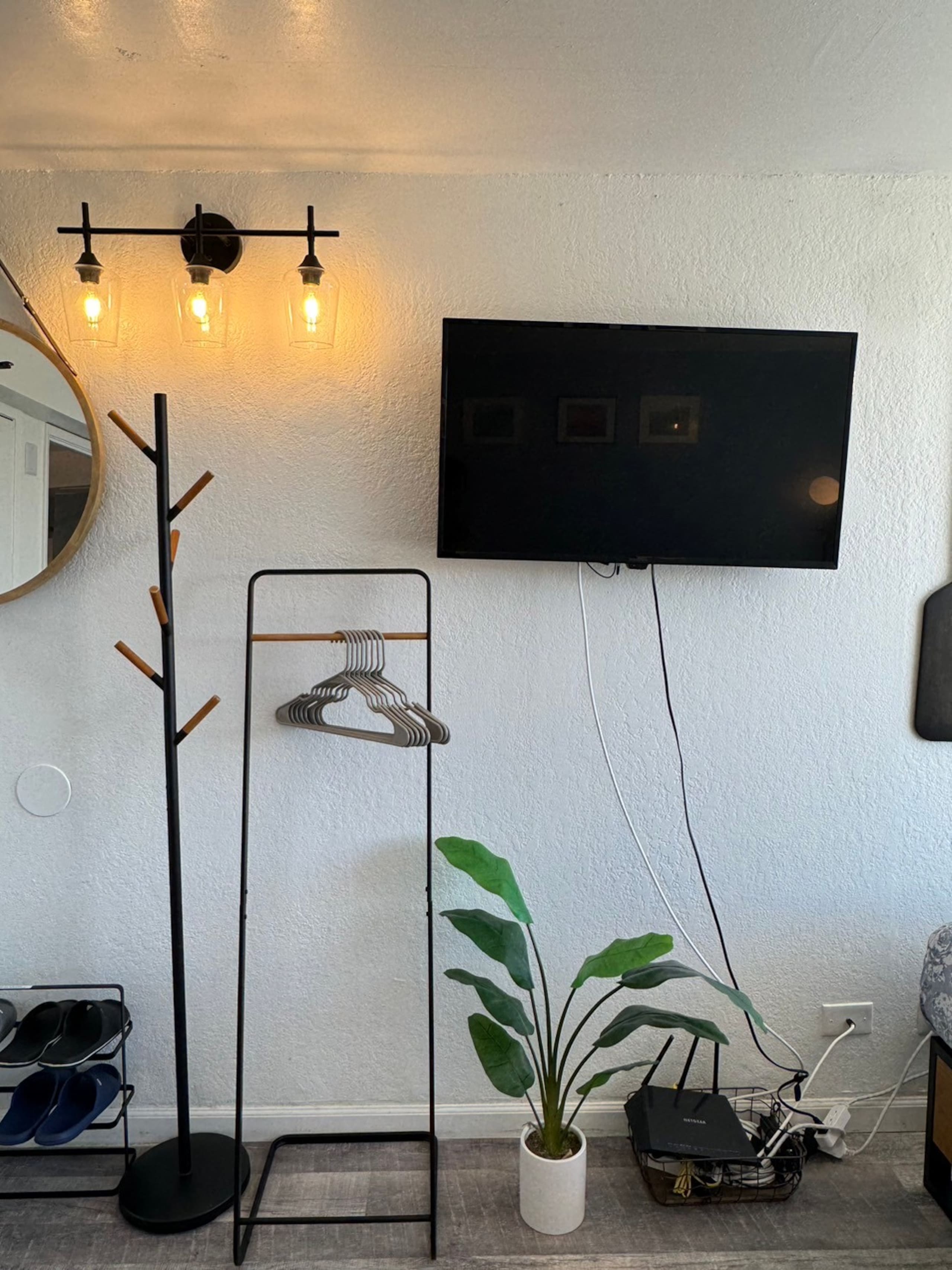 Condo in Honolulu · ★4.65 · Studio · 2 beds · 1 shared bath - Image 13