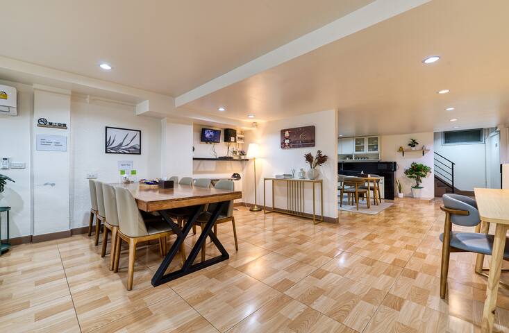 New 12 Bedroom 26 Persons Townhouse in Center gallery image 5