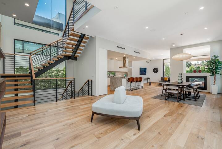 Villa Stella by LuxJB | 14 guests | 7 beds | Gym gallery image 3