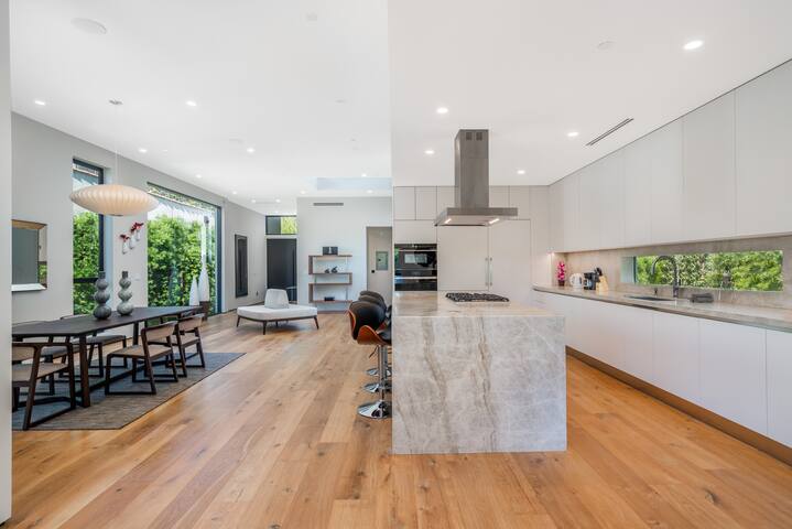 Villa Stella by LuxJB | 14 guests | 7 beds | Gym gallery image 2