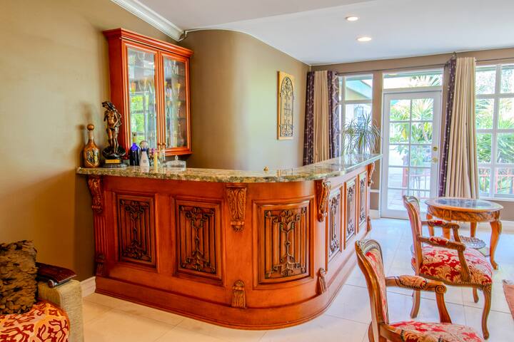 Beautiful resort like home near everything gallery image 5