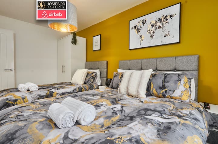 Chumba cha kulala katika Homebird Property Management Short Lets & Serviced Malazi