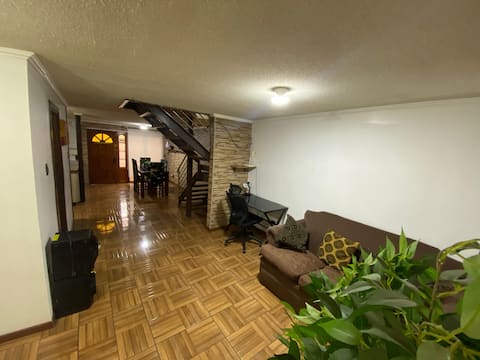 Top performing Airbnb: Casa Giovanna. Equipped with its own parking space in Santiago in Pudahuel