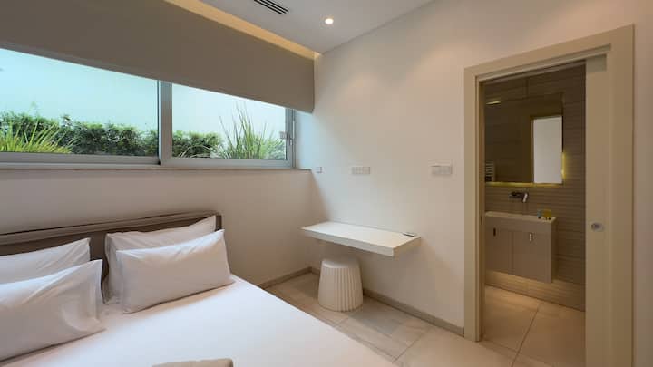 Picha zimekusudiwa kwa madhumuni ya masoko.  Ombi lolote mahususi la mpangilio wa kitanda linapaswa kuarifiwa mapema ili kuandaa nyumba ipasavyo. 