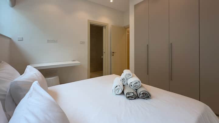 Picha zimekusudiwa kwa madhumuni ya masoko.  Ombi lolote mahususi la mpangilio wa kitanda linapaswa kuarifiwa mapema ili kuandaa nyumba ipasavyo. 