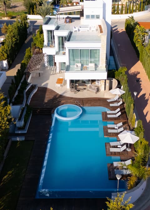 Seashell Seaview Villa: Luxury, Swimming Pool
