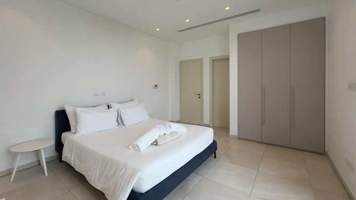 Picha zimekusudiwa kwa madhumuni ya masoko.  Ombi lolote mahususi la mpangilio wa kitanda linapaswa kuarifiwa mapema ili kuandaa nyumba ipasavyo. 