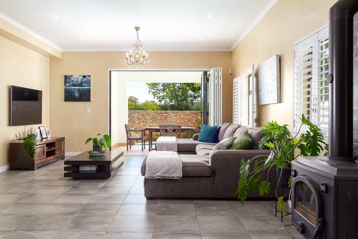 Spacious Family Home. Central location. gallery image 3